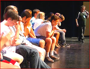 campus_hypnosis_high_school_entertainer